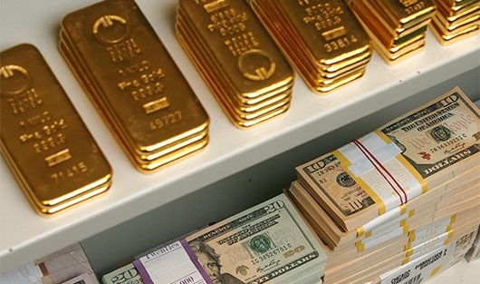 Влияние ценового колебания золота на курсы валют