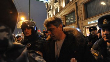 Немцов приговорен к 10 суткам ареста